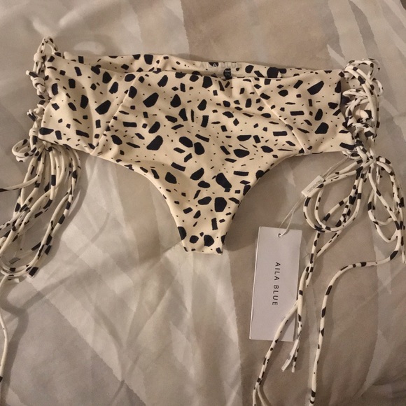 ✨NEW! ✨Aila Blue Bottom (XS) - Picture 6 of 8